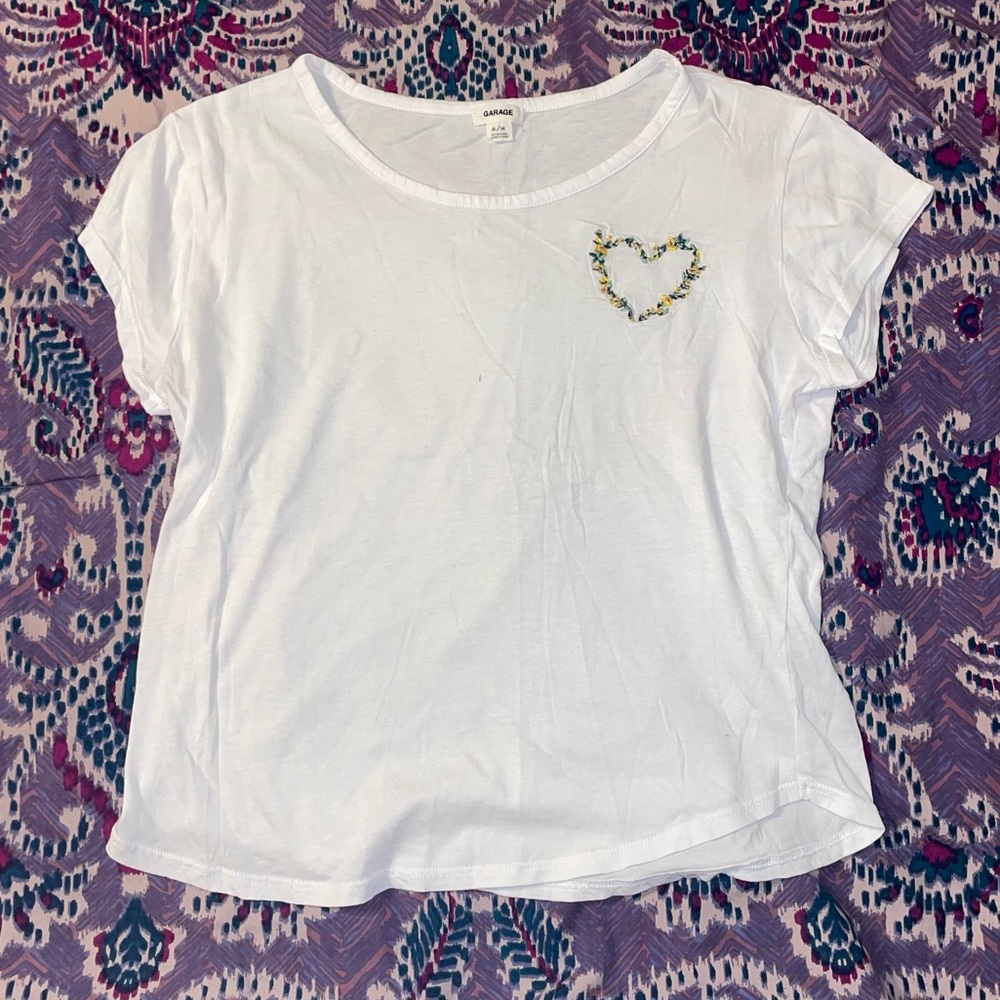 Garage white tshirt with embroidered flower heart